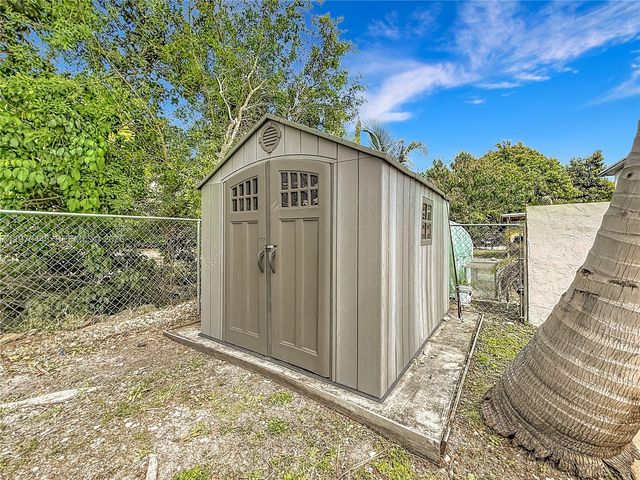 4241 NW 74th Ave, Lauderhill, FL 33319