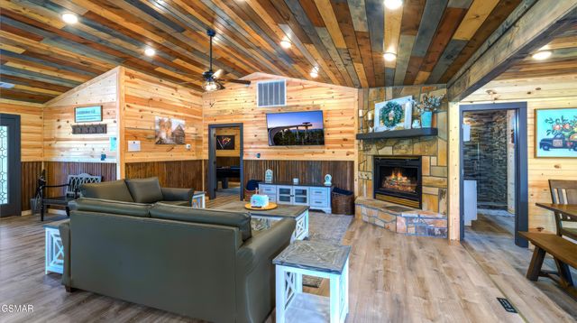 3501 Autumn Woods Lane, Sevierville, TN 37862