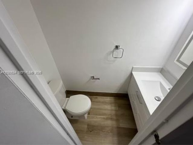 800 Parkview Dr 406, Hallandale Beach, FL 33009