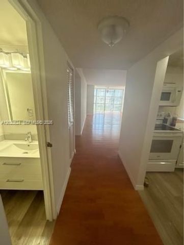800 Parkview Dr 406, Hallandale Beach, FL 33009