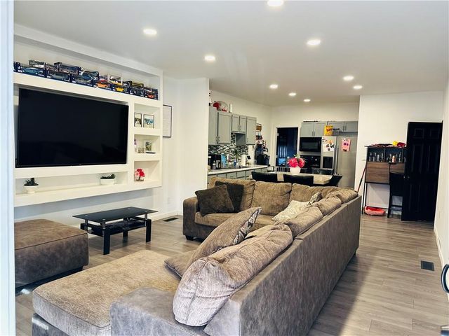 2911 N 6th Street, St Joseph, MO 64505