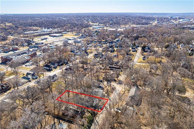 2911 N 6th Street, St Joseph, MO 64505