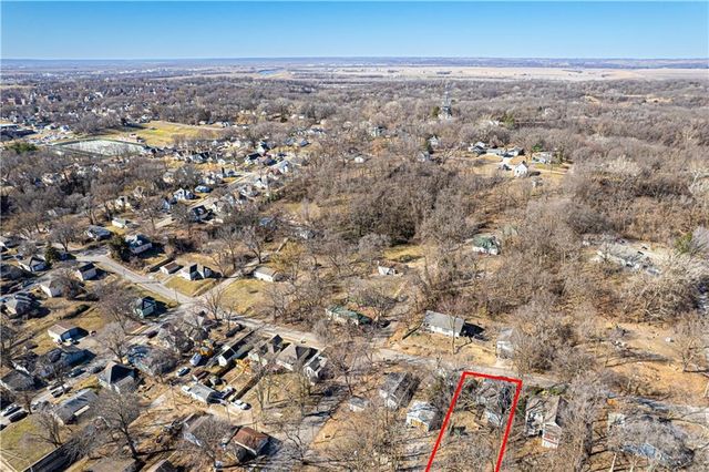 2911 N 6th Street, St Joseph, MO 64505