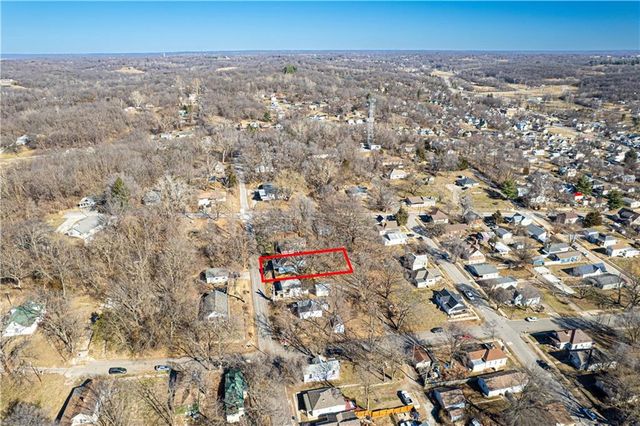 2911 N 6th Street, St Joseph, MO 64505