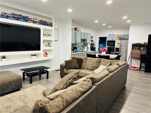 2911 N 6th Street, St Joseph, MO 64505