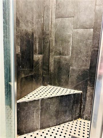 2911 N 6th Street, St Joseph, MO 64505