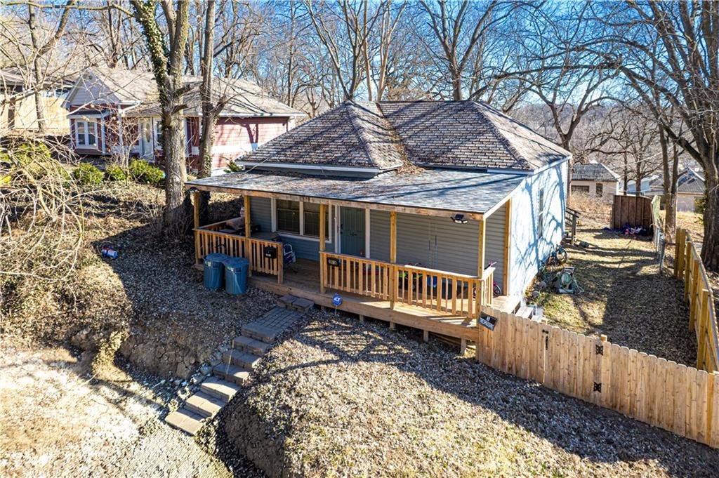 2911 N 6th Street, St Joseph, MO 64505