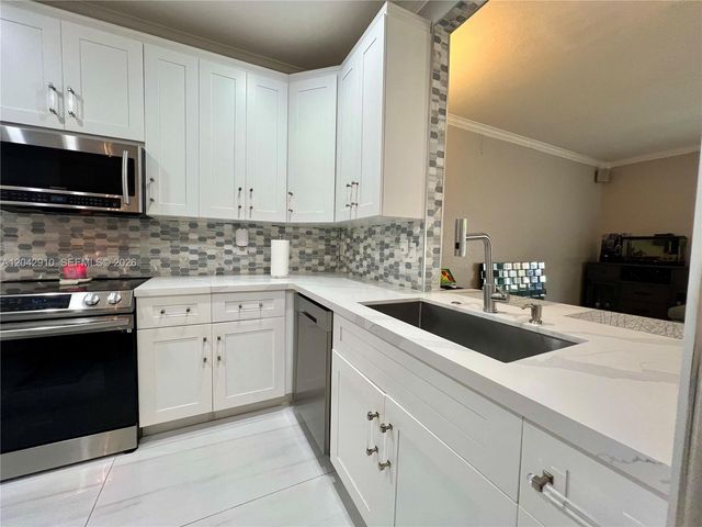 8917 NW 54th Street, Sunrise, FL 33351