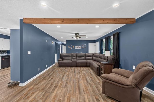 17909 S Hill Top Road, Pleasant Hill, MO 64080