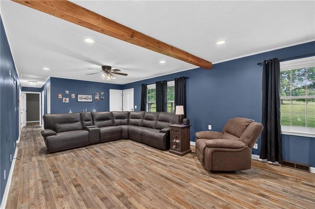 17909 S Hill Top Road, Pleasant Hill, MO 64080