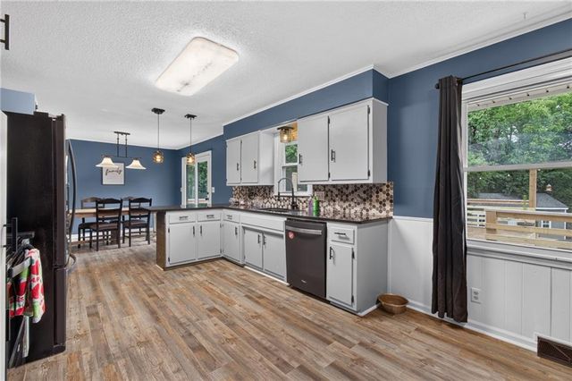 17909 S Hill Top Road, Pleasant Hill, MO 64080
