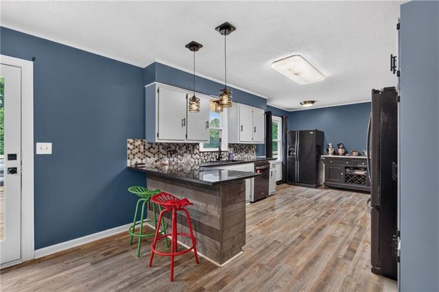 17909 S Hill Top Road, Pleasant Hill, MO 64080