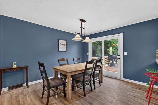 17909 S Hill Top Road, Pleasant Hill, MO 64080