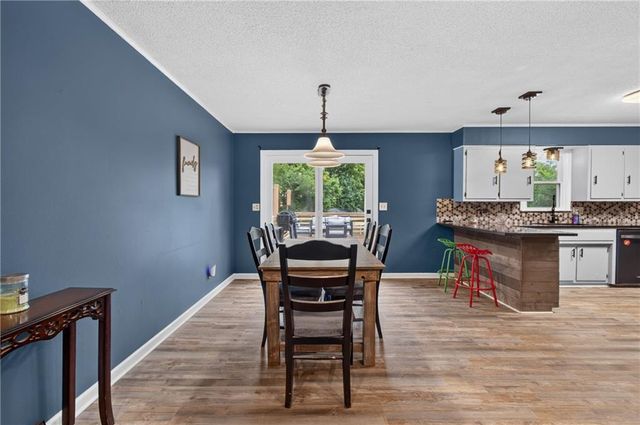 17909 S Hill Top Road, Pleasant Hill, MO 64080