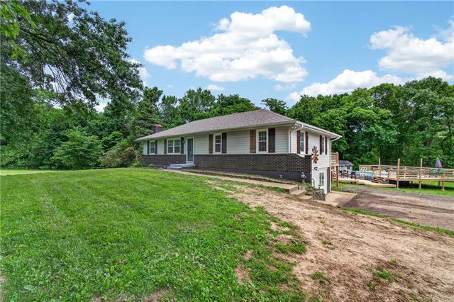 17909 S Hill Top Road, Pleasant Hill, MO 64080