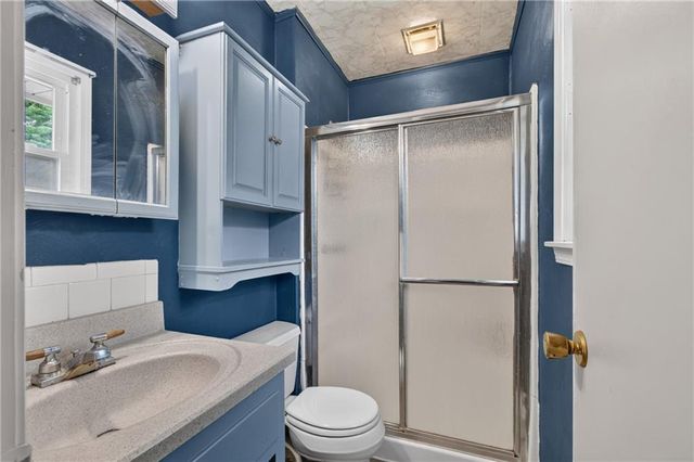 17909 S Hill Top Road, Pleasant Hill, MO 64080