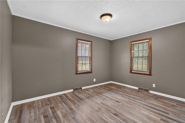 17909 S Hill Top Road, Pleasant Hill, MO 64080