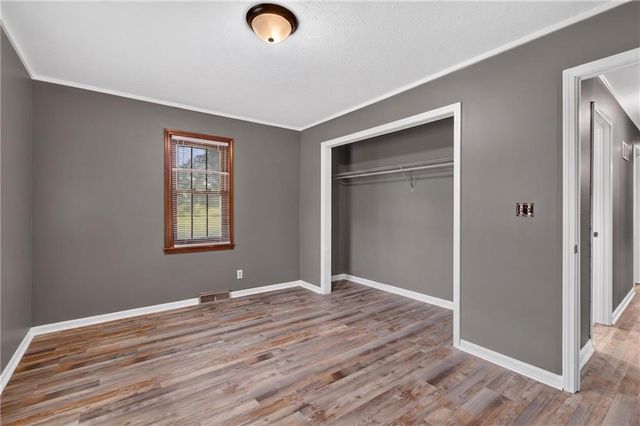 17909 S Hill Top Road, Pleasant Hill, MO 64080