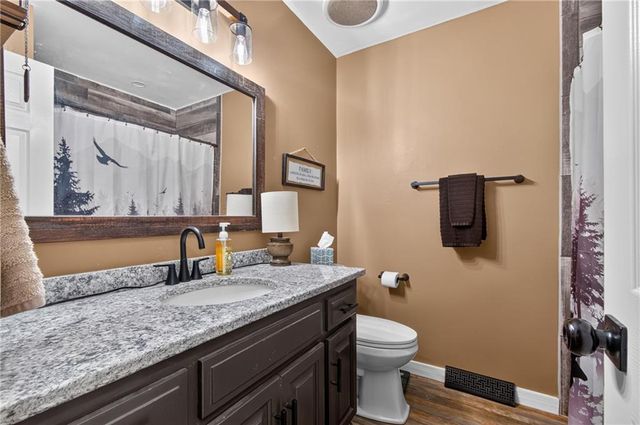 17909 S Hill Top Road, Pleasant Hill, MO 64080