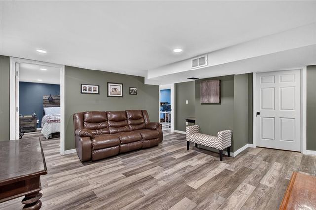 17909 S Hill Top Road, Pleasant Hill, MO 64080