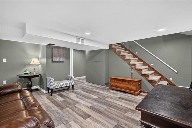 17909 S Hill Top Road, Pleasant Hill, MO 64080