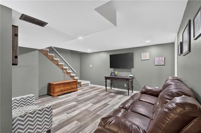 17909 S Hill Top Road, Pleasant Hill, MO 64080