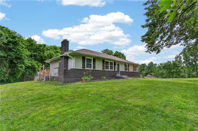 17909 S Hill Top Road, Pleasant Hill, MO 64080