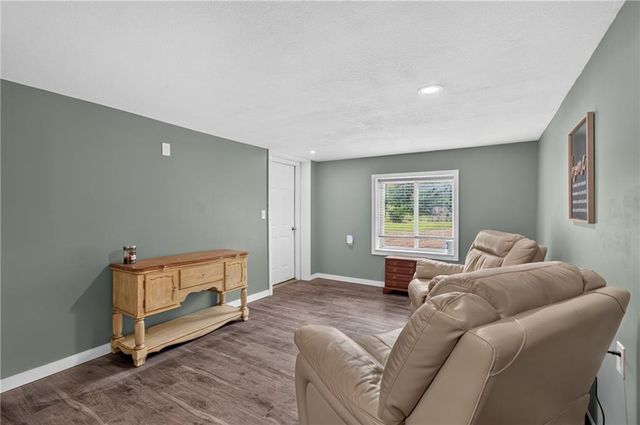 17909 S Hill Top Road, Pleasant Hill, MO 64080