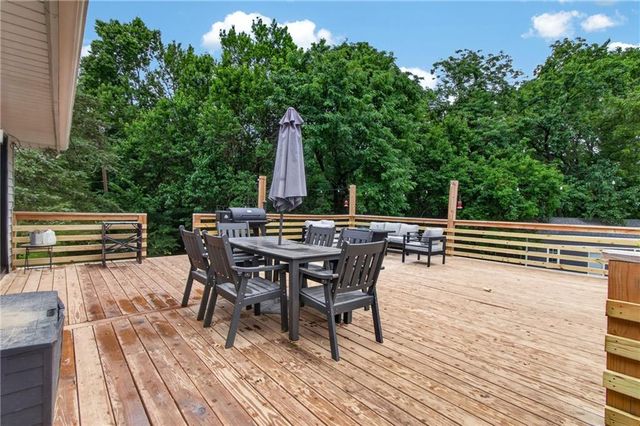 17909 S Hill Top Road, Pleasant Hill, MO 64080