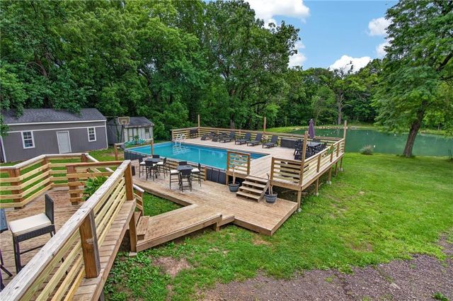 17909 S Hill Top Road, Pleasant Hill, MO 64080