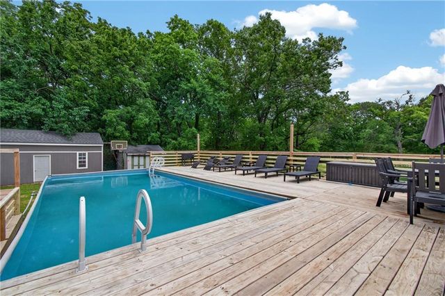 17909 S Hill Top Road, Pleasant Hill, MO 64080