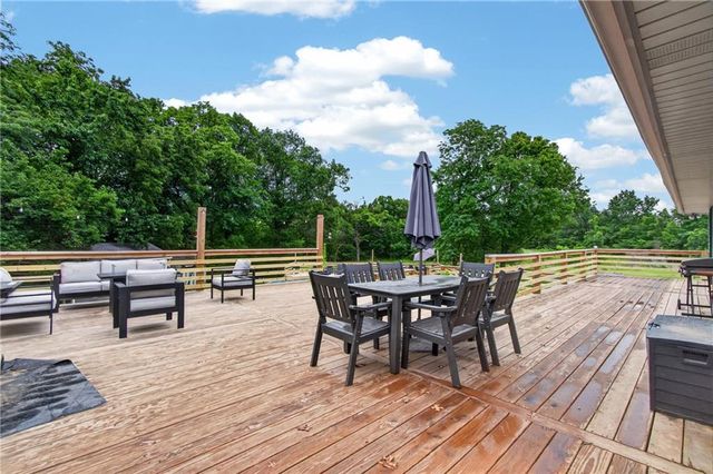 17909 S Hill Top Road, Pleasant Hill, MO 64080