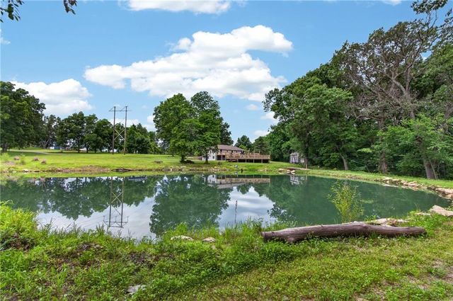 17909 S Hill Top Road, Pleasant Hill, MO 64080