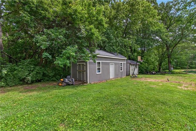 17909 S Hill Top Road, Pleasant Hill, MO 64080