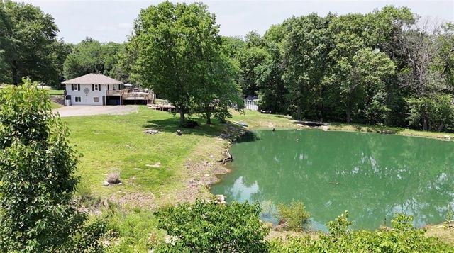 17909 S Hill Top Road, Pleasant Hill, MO 64080