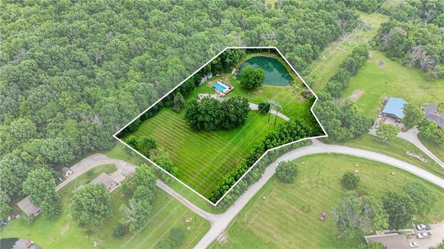 17909 S Hill Top Road, Pleasant Hill, MO 64080