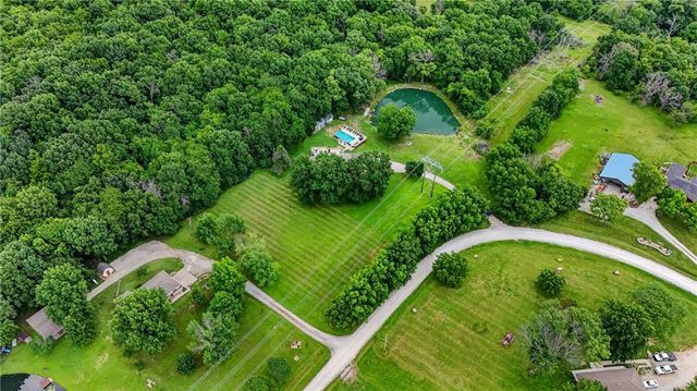 17909 S Hill Top Road, Pleasant Hill, MO 64080