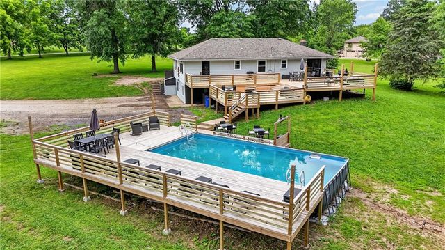 17909 S Hill Top Road, Pleasant Hill, MO 64080