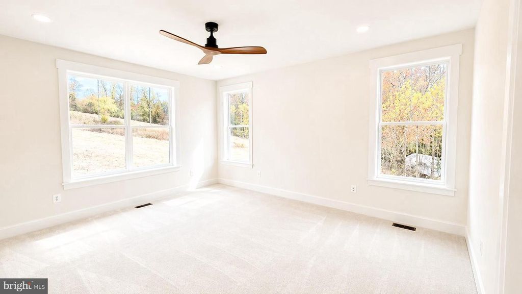 Image 7 of property listing at 9529 CHILDACREST DR, Boonsboro, MD 21713