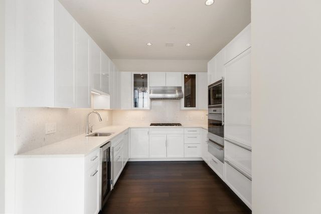 22 Liberty Dr 10G, Boston, MA 02210
