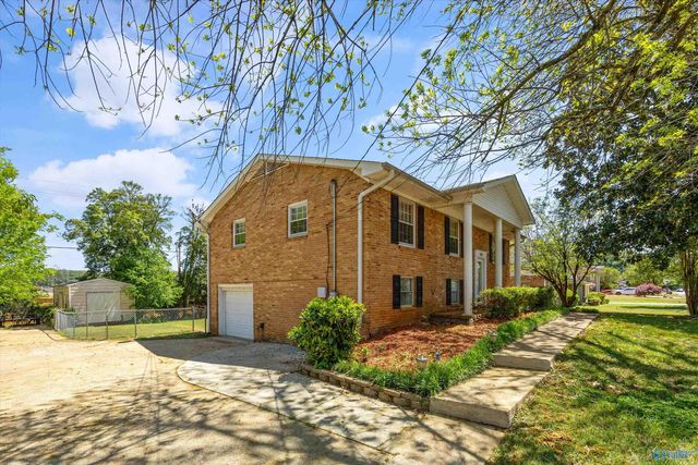 9027 Craigmont Road, Huntsville, AL 35802