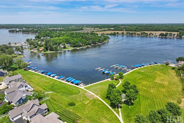 40441 N South Newport Drive, Antioch, IL 60002