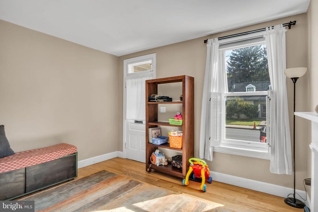 251 E LOUTHER ST, Carlisle, PA 17013