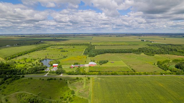 1340 E 2700 North Road, Ashkum, IL 60911