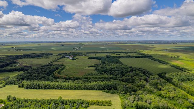 1340 E 2700 North Road, Ashkum, IL 60911