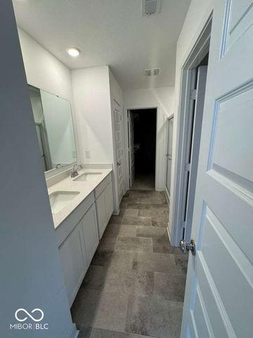 2321 S Stonehill Way, New Palestine, IN 46163