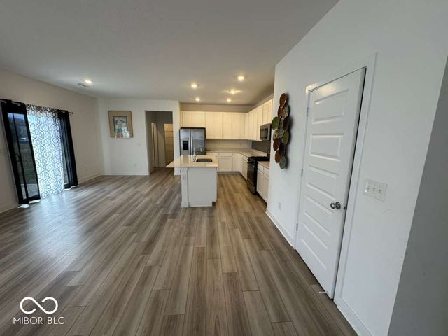 2321 S Stonehill Way, New Palestine, IN 46163