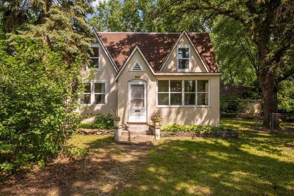 5826 W Broadway Avenue, Crystal, MN 55428