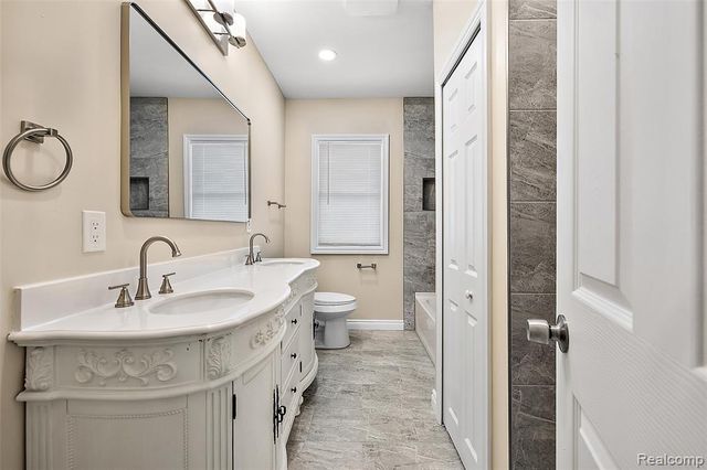 2080 Gladstone Street, Detroit, MI 48206