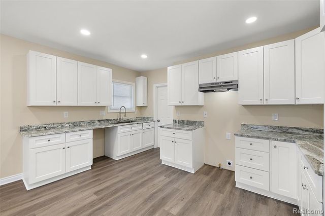 2080 Gladstone Street, Detroit, MI 48206